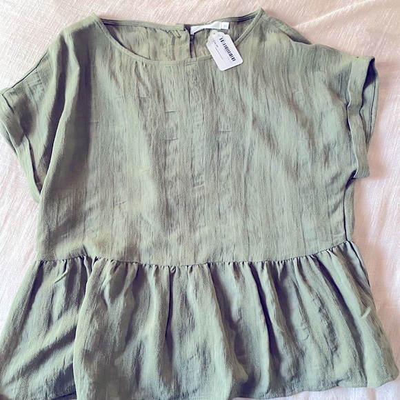 NWT Reap the Sew Peplum Top w Button Back - Picture 4 of 6